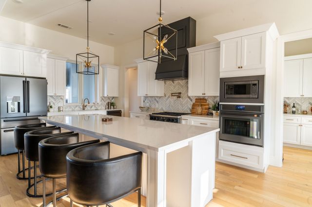 760 Hummingbird Lane, Justin, TX 76247