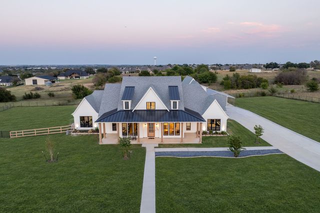 760 Hummingbird Lane, Justin, TX 76247