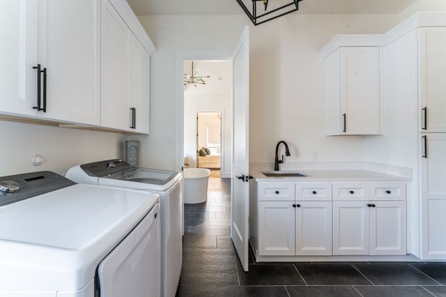 760 Hummingbird Lane, Justin, TX 76247