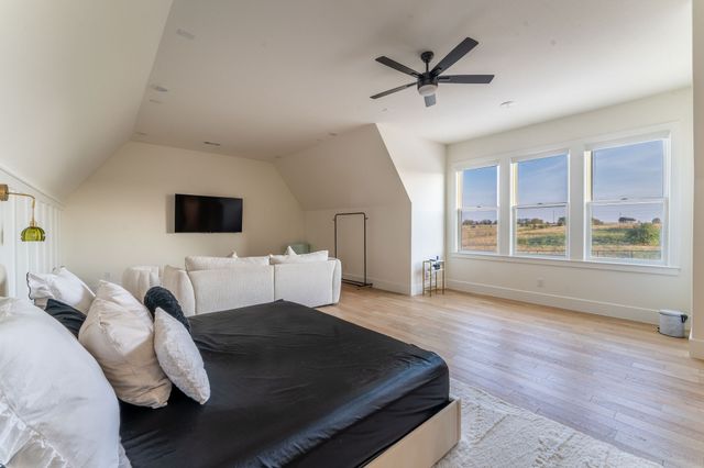 760 Hummingbird Lane, Justin, TX 76247