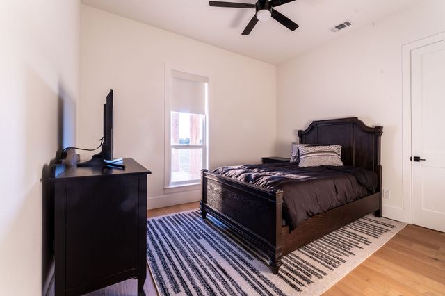 760 Hummingbird Lane, Justin, TX 76247
