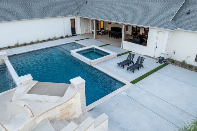 760 Hummingbird Lane, Justin, TX 76247