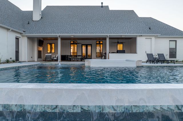 760 Hummingbird Lane, Justin, TX 76247