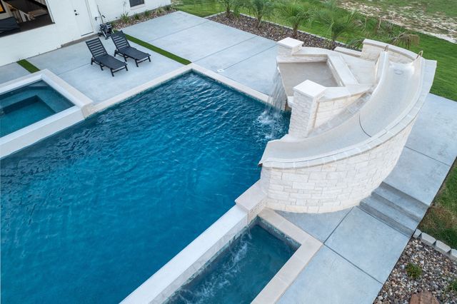 760 Hummingbird Lane, Justin, TX 76247