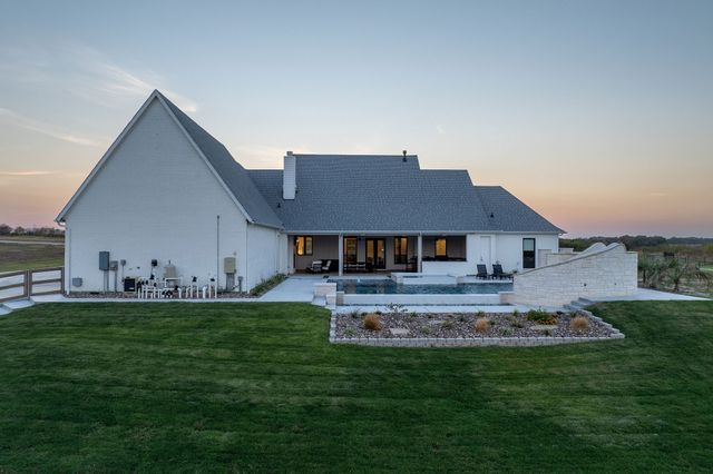 760 Hummingbird Lane, Justin, TX 76247