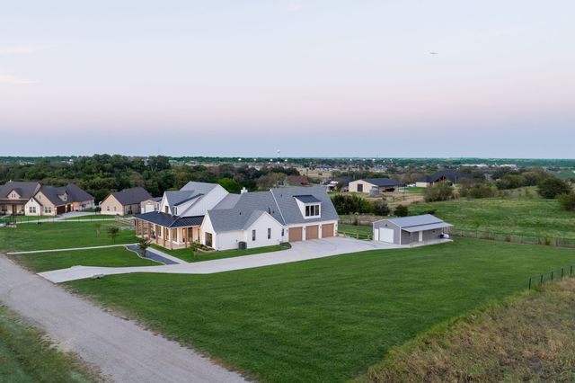 760 Hummingbird Lane, Justin, TX 76247