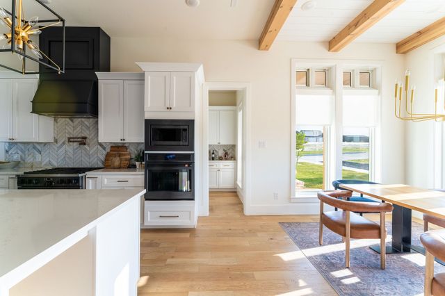 760 Hummingbird Lane, Justin, TX 76247