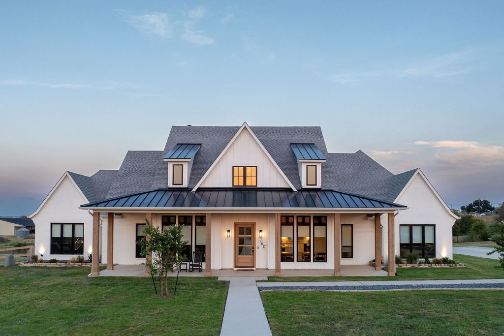 760 Hummingbird Lane, Justin, TX 76247