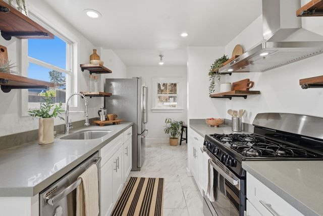 6024 6024 Mauritania Ave, Oakland, CA 94605