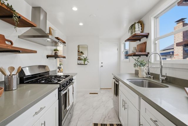 6024 6024 Mauritania Ave, Oakland, CA 94605