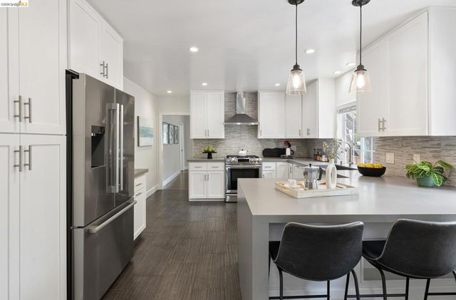 5641 Miles Ave, Oakland, CA 94618