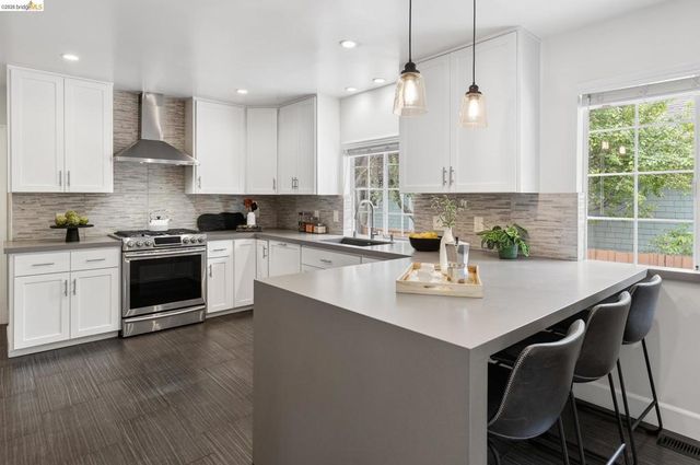 5641 Miles Ave, Oakland, CA 94618