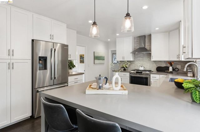 5641 Miles Ave, Oakland, CA 94618