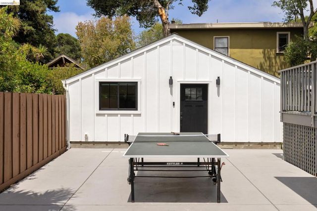 5641 Miles Ave, Oakland, CA 94618