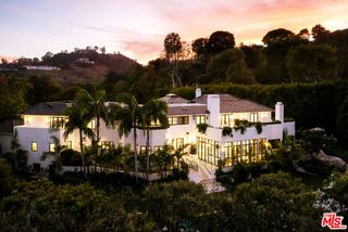 1748 Correa Way, Los Angeles, CA 90049