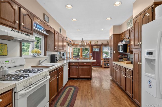 3112 Donald Court, Mohegan Lake, NY 10547