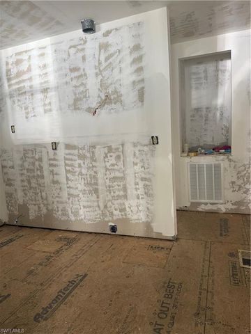 350 Shoreland DR, Fort Myers, FL 33905