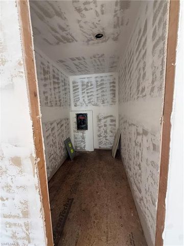 350 Shoreland DR, Fort Myers, FL 33905