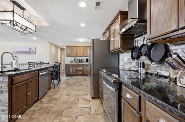 6346 County Lane 292, Carl Junction, MO 64834