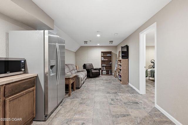 6346 County Lane 292, Carl Junction, MO 64834