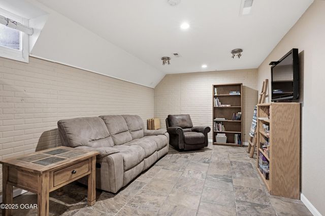 6346 County Lane 292, Carl Junction, MO 64834