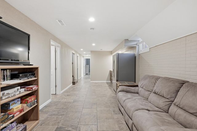 6346 County Lane 292, Carl Junction, MO 64834