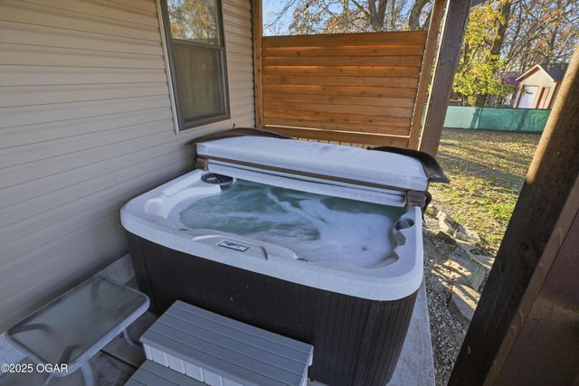 6346 County Lane 292, Carl Junction, MO 64834