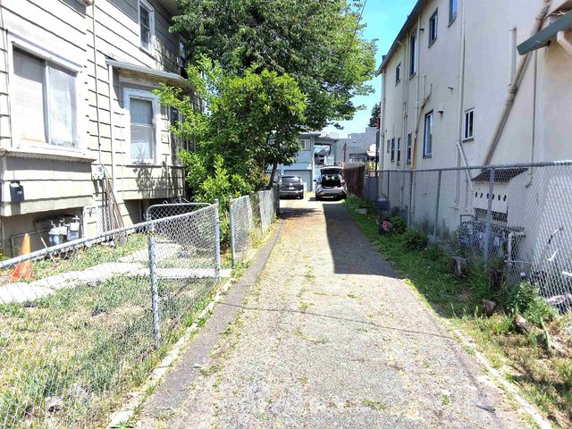 3020 E 19 th, Oakland, CA 94601