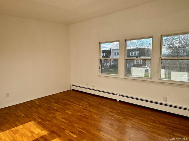 10 Chaucer Court, Middletown, NY 10941