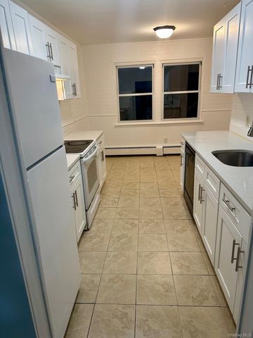 10 Chaucer Court, Middletown, NY 10941