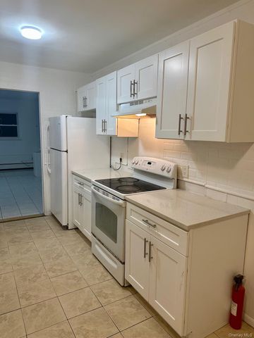 10 Chaucer Court, Middletown, NY 10941