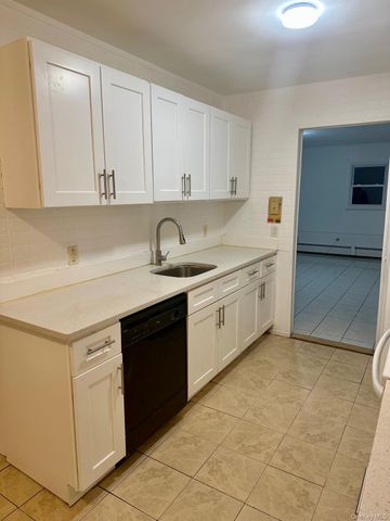 10 Chaucer Court, Middletown, NY 10941