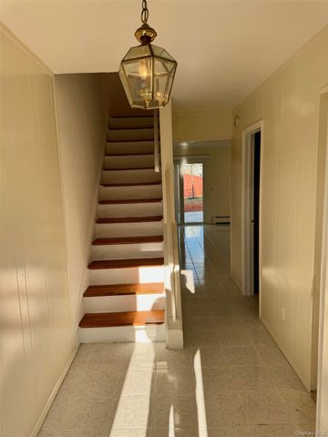 10 Chaucer Court, Middletown, NY 10941