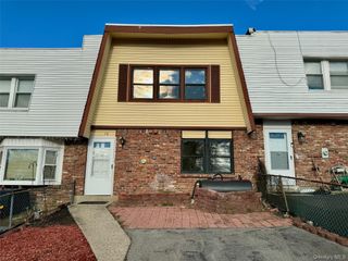 10 Chaucer Court, Middletown, NY 10941