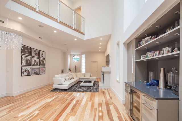 37 Winchester St, Boston, MA 02116