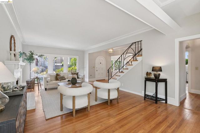 1021 Longridge Rd, Oakland, CA 94610