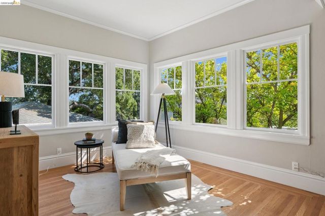 1021 Longridge Rd, Oakland, CA 94610