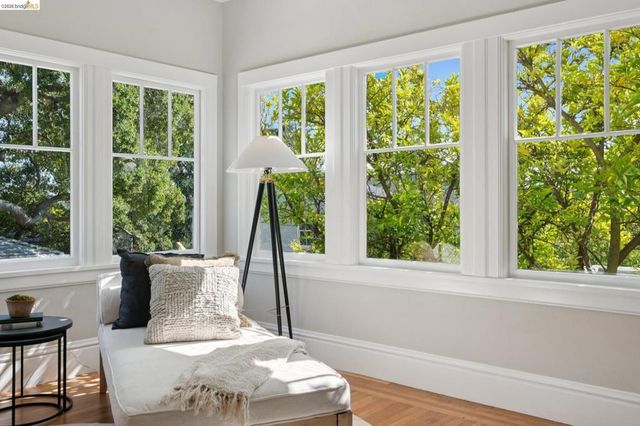 1021 Longridge Rd, Oakland, CA 94610
