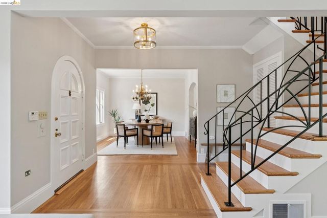 1021 Longridge Rd, Oakland, CA 94610