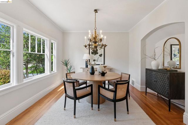 1021 Longridge Rd, Oakland, CA 94610