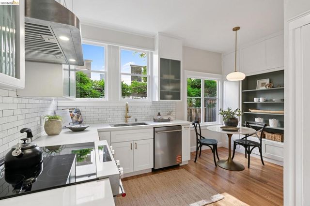 1021 Longridge Rd, Oakland, CA 94610