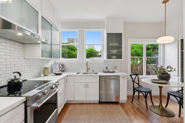 1021 Longridge Rd, Oakland, CA 94610