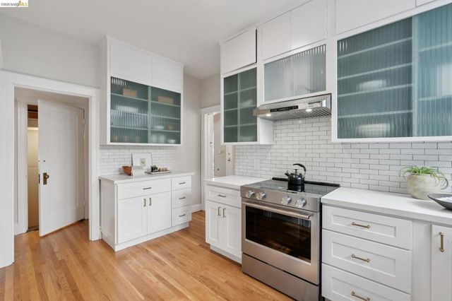 1021 Longridge Rd, Oakland, CA 94610