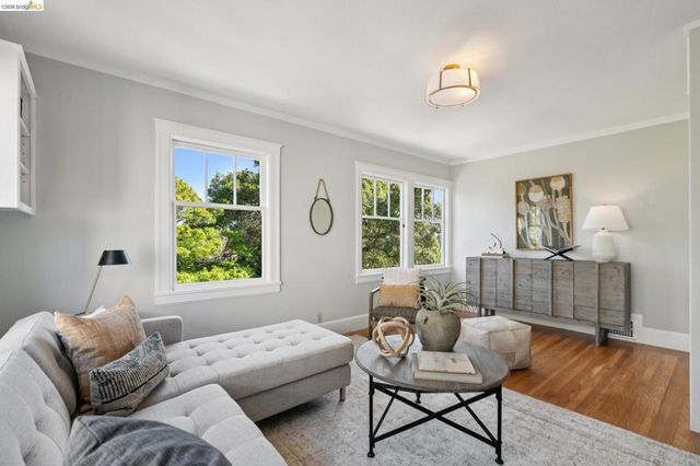 1021 Longridge Rd, Oakland, CA 94610