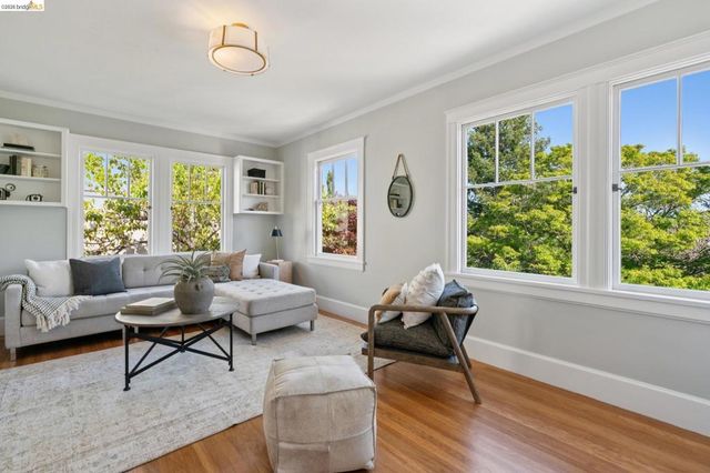 1021 Longridge Rd, Oakland, CA 94610