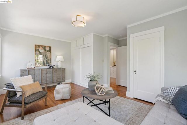 1021 Longridge Rd, Oakland, CA 94610