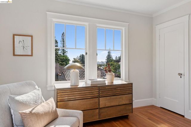 1021 Longridge Rd, Oakland, CA 94610