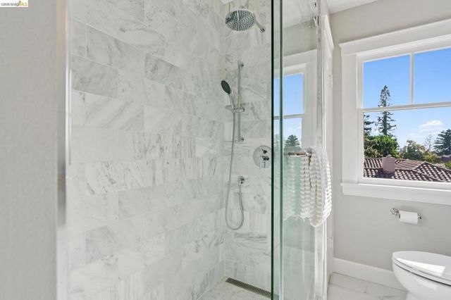 1021 Longridge Rd, Oakland, CA 94610