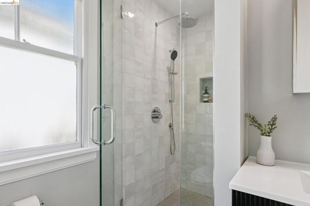 1021 Longridge Rd, Oakland, CA 94610