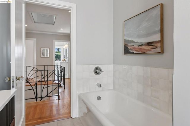 1021 Longridge Rd, Oakland, CA 94610